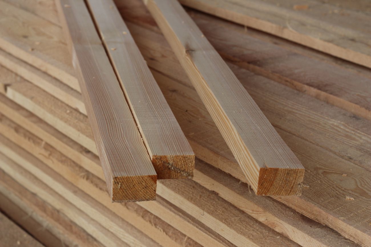 Брусок деревянный рабочего сечения и сечения по ГОСТ 8486-86.